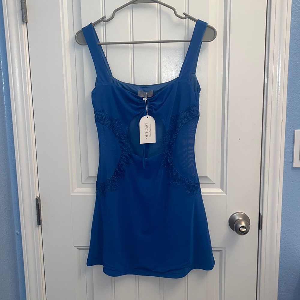 blue dress